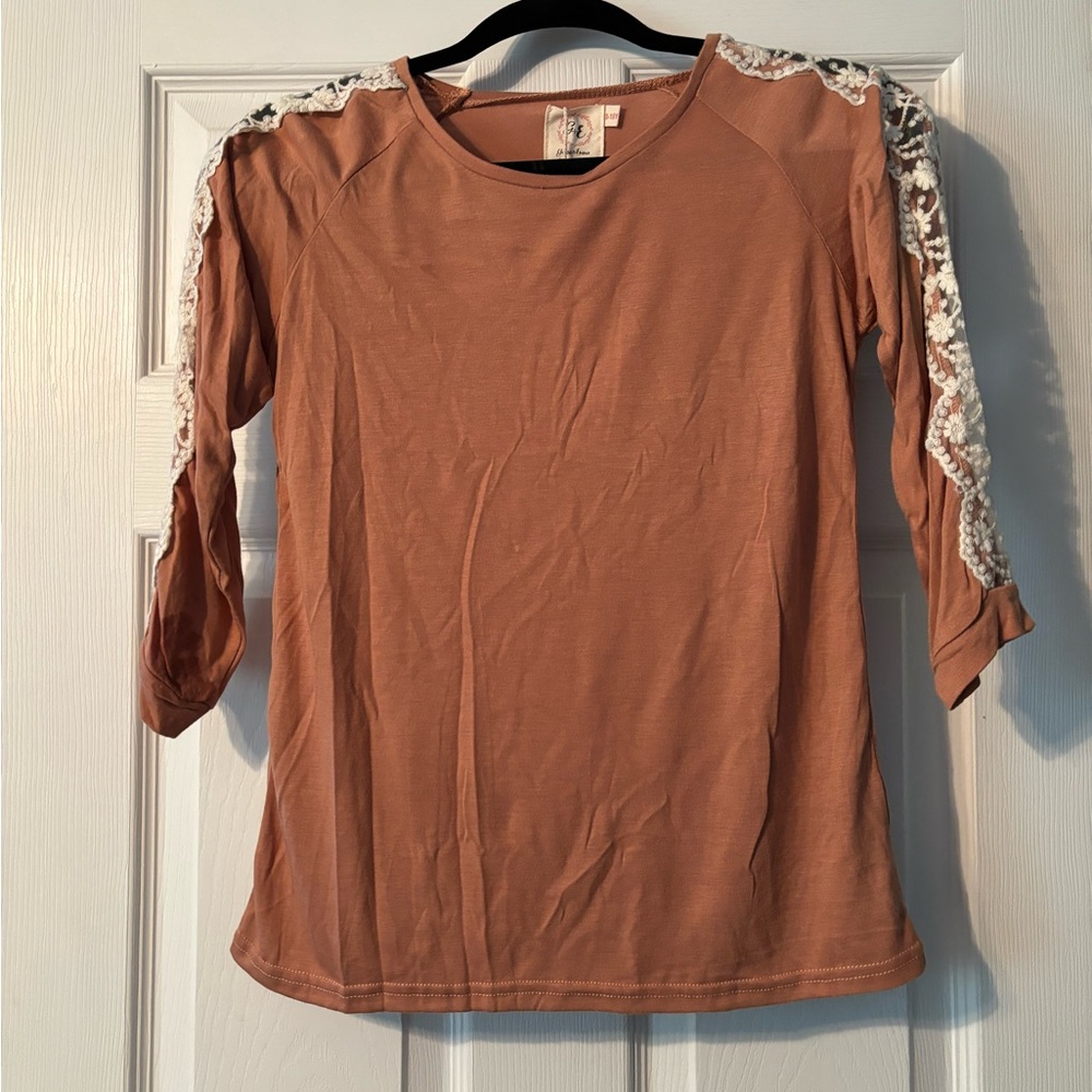 Young girls shirt with lace trim